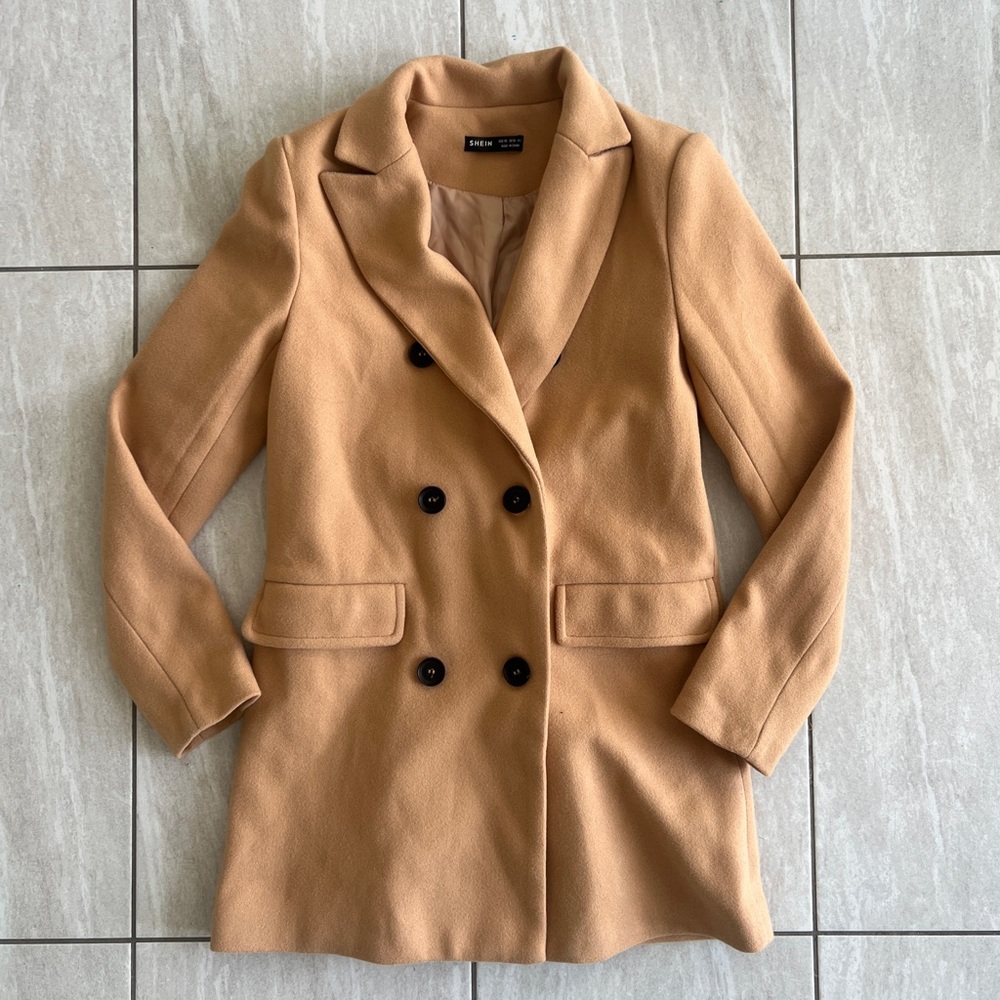 Coat camel